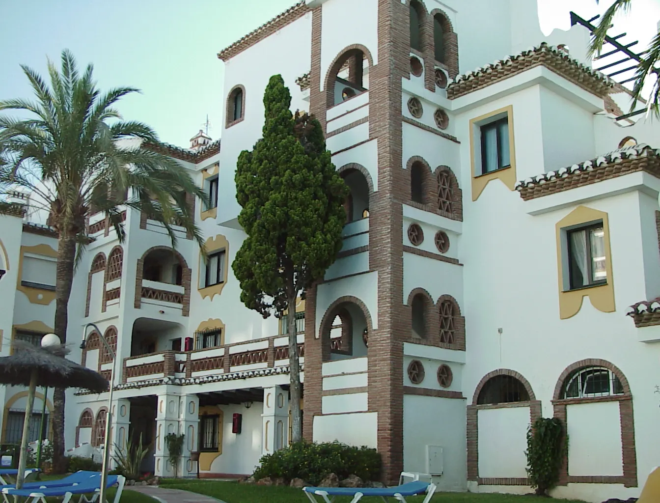 Edificio de apartamentos en la urbanización Sitio de Calahonda, Mijas Costa