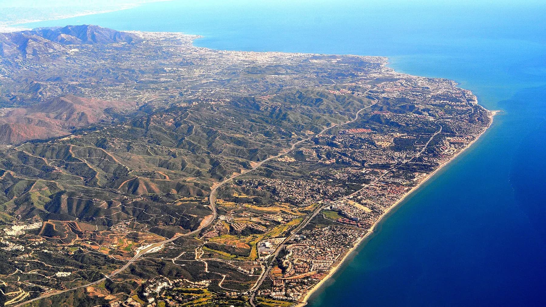 Vista aérea del litoral entre Marbella y Fuengirola, que incluye Mijas Costa